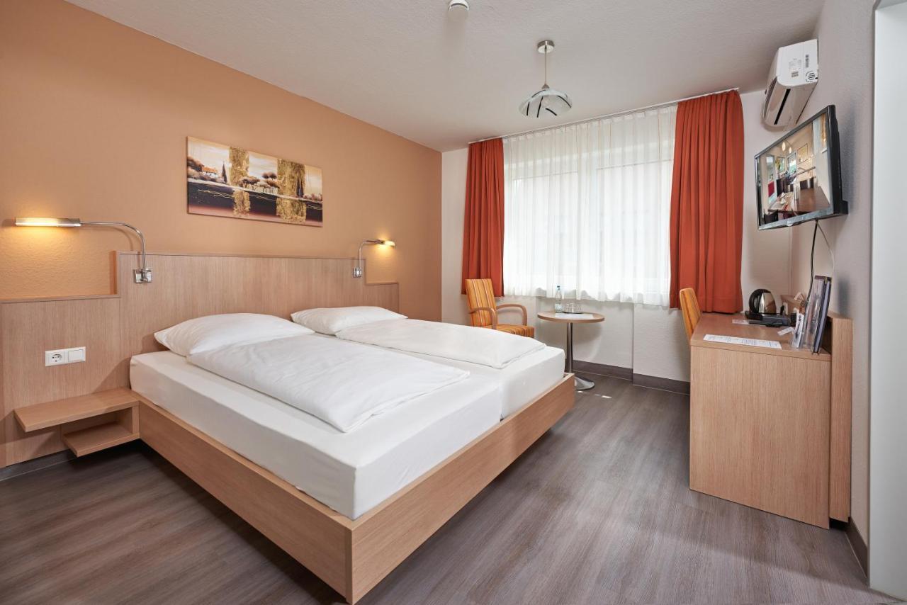 Hotel Touristik GmbH garni Neuenburg am Rhein Exteriör bild